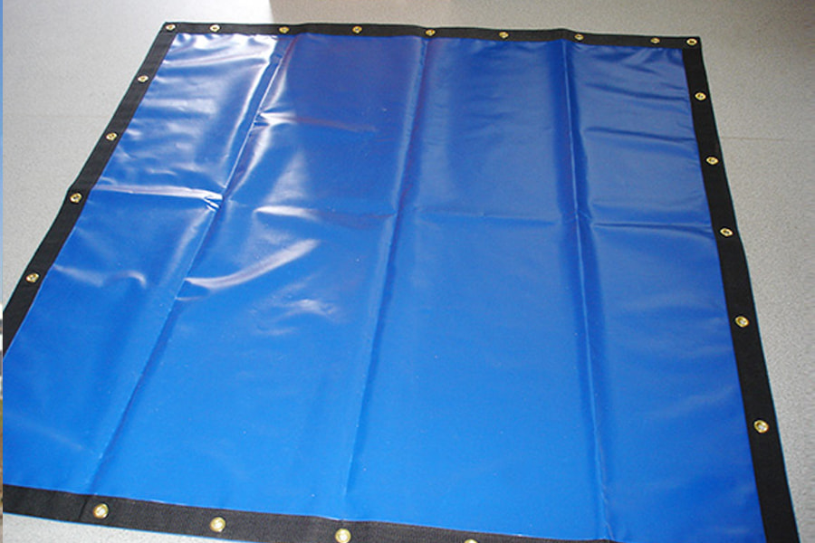 Bâche stratifiée par plastique imperméable adaptée aux besoins du client par usine de PVC pour la bâche de camion de PVC de camion